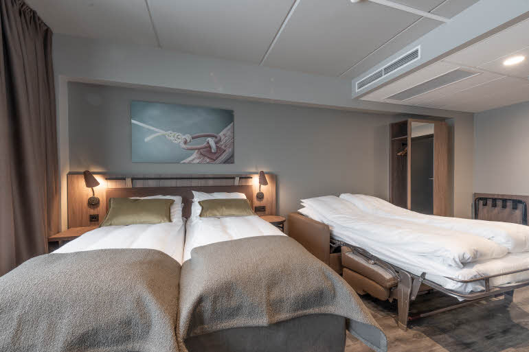 seng og sofaseng i familierom på scandic sortland