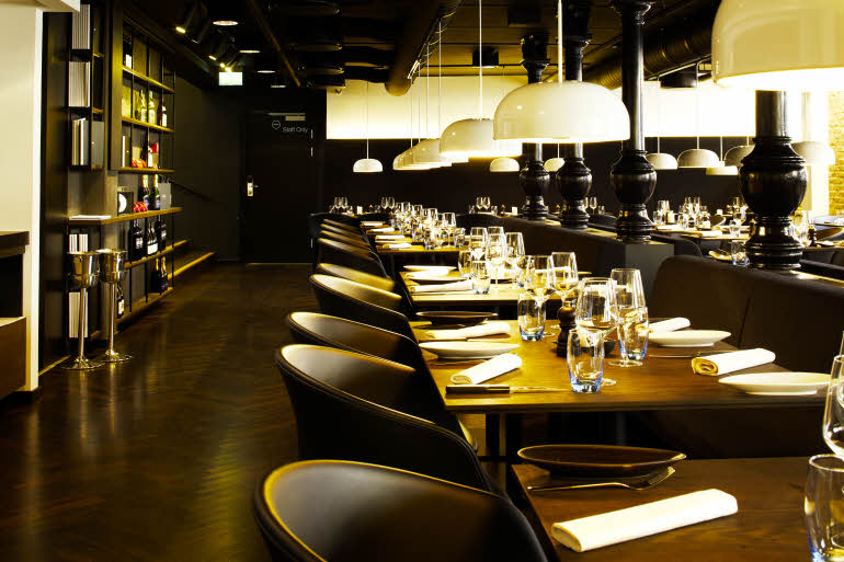Interiøret i restauranten L'øst på Scandic Aarhus City