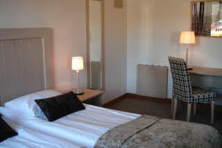 Standardrom med to separate senger på Fauske Hotell