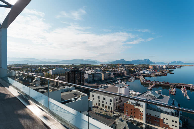 Utsikt over Bodø by fra hotelltaket, Scandic Havet