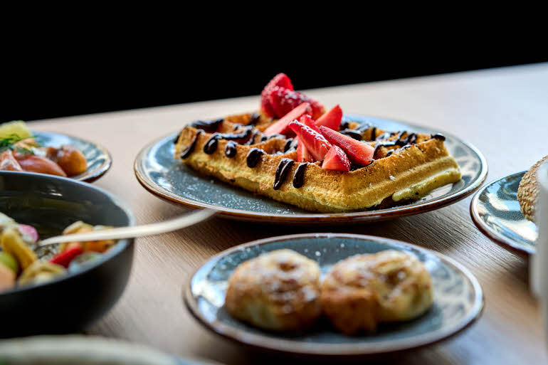 Breakfast Waffle Scandic München Macherei