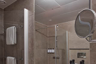Standard bathroom at Scandic Luleå