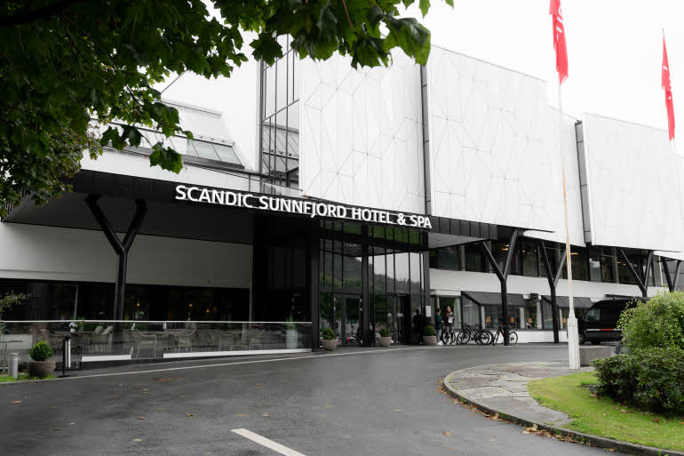 Fasade på Scandic Sunnfjord i Norge