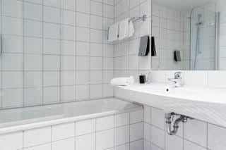 Bathroom bath tube Scandic Aalborg City