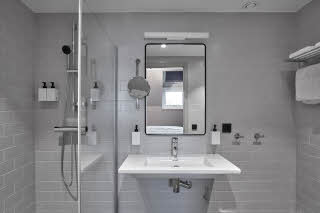 bathroom at scandic strommen