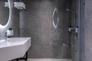 bathroom in room family four at scandic rukahovi in rukatunturi finland