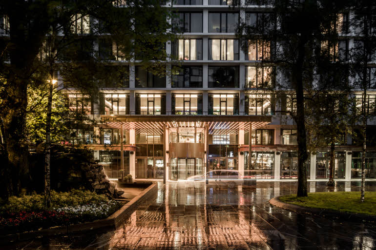 Entrance by night 