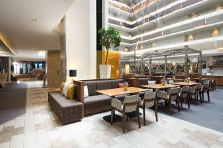 Atrium og resepsjonsområde