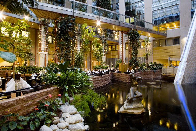 Restaurant pond Scandic Infra City