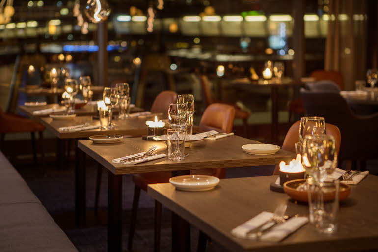 bar og restaurant på scandic nidelven i trondheim