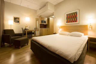 Bed in room Queen Cabin, no window, at Scandic Malmö City