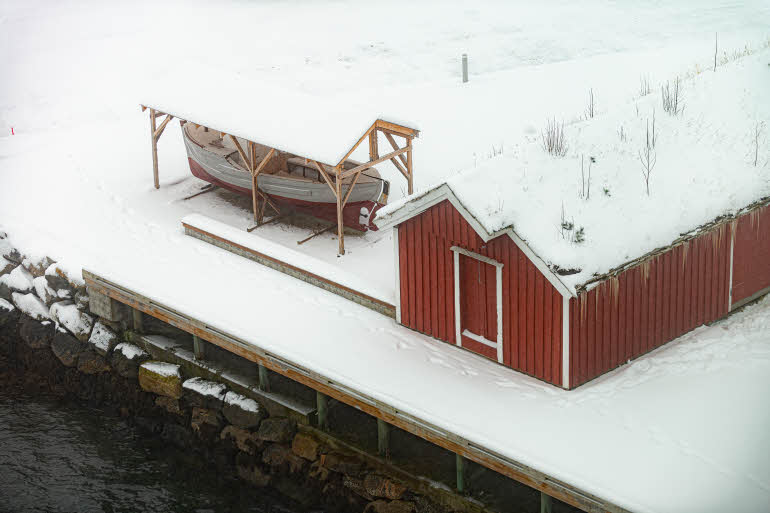 utsikt til båt og naust på scandic sortland 