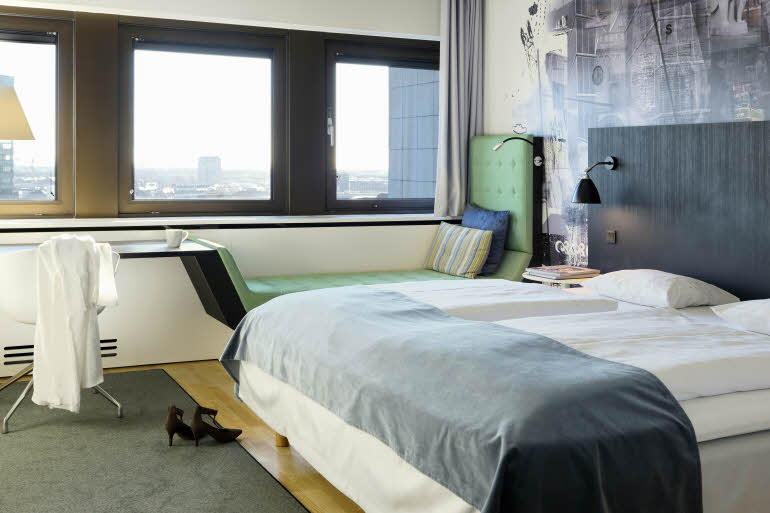 Dobbeltseng og interiør i Superior Extra-rom, Scandic Copenhagen