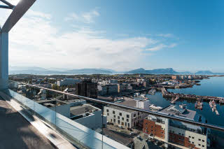 Utsikt over Bodø by fra hotelltaket, Scandic Havet
