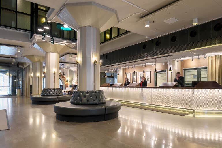 Resepsjons- og lobbyområde hotell Scandic Grand Marina