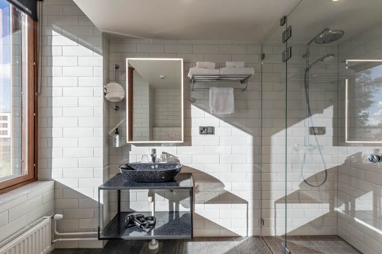 bathroom in junior suite at scandic waskia in vaasa