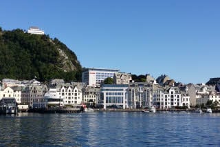 Hotellfasaden sett fra sjøen, Scandic Parken