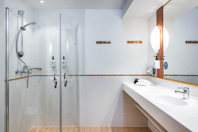 bathroom in superior room at scandic rukahovi in ruka
