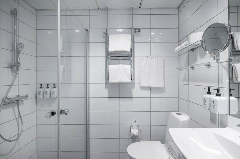 superior extra bathroom at scandic webers in copenhagen