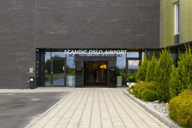 Hotellfasade med hovedinngang, Scandic Oslo Airport