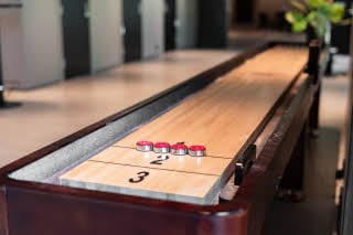 Shuffleboard på Scandic Hamar