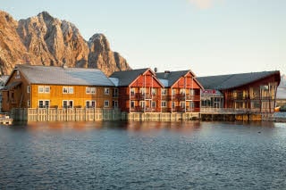 Scandic Svolvær fasade sett fra sjøen