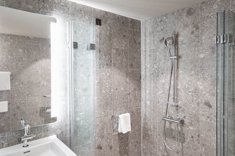 Bathroom Shower Scandic München Macherei