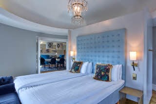 Seng i Presidential Suite på Scandic Kramer Malmø