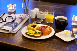 detailed image of a breakfast