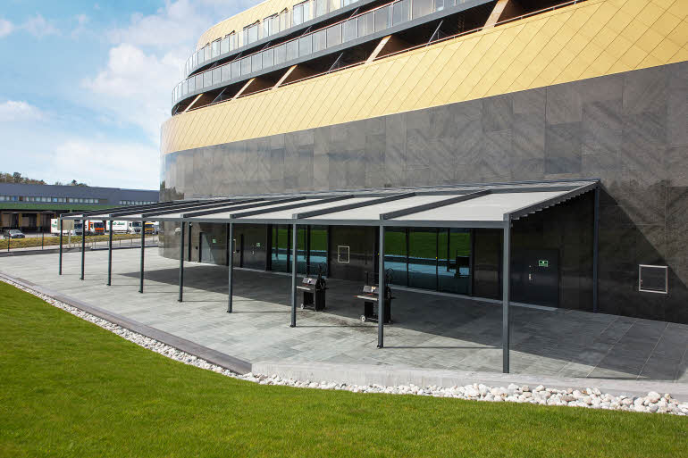 Fasade terrasse Scandic Flesland Airport