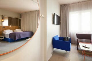 Mirror view of a Family room Scandic Karl Johan