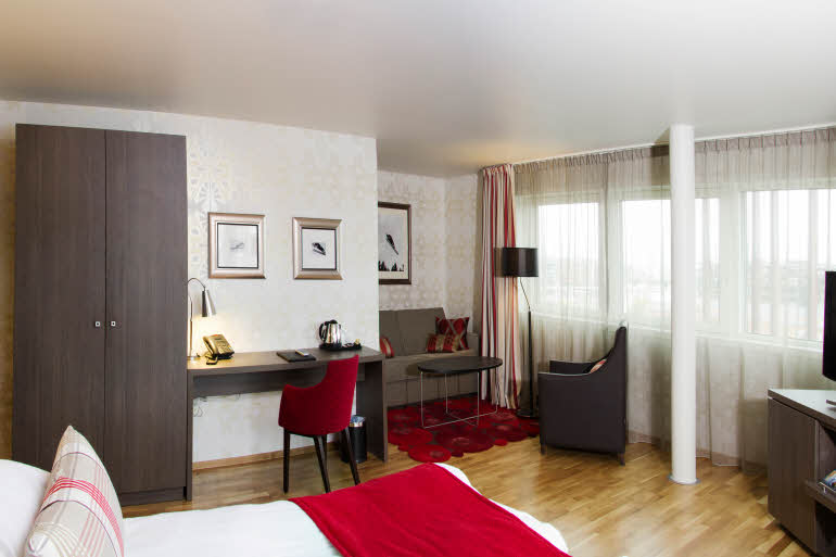 Interiør i Junior Suite med queensize-seng, Scandic Bakklandet