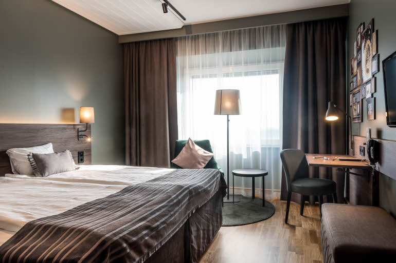 Kingsize bed in Superior-room at Scandic Infra City i Stockholm