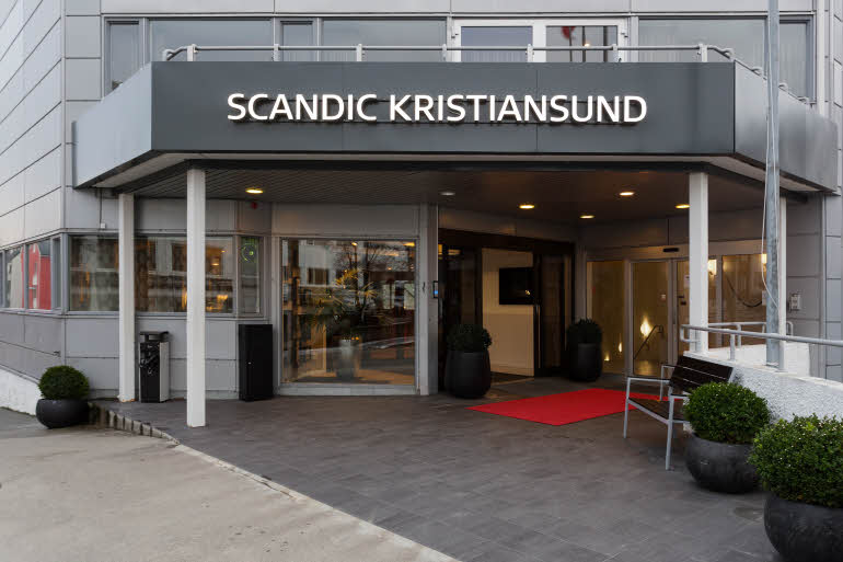 Hotellfasade med hovedinngang, Scandic Kristiansund