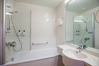 Standard room, bathroom