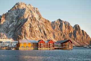 Scandic Svolvær fasade sett fra sjøen