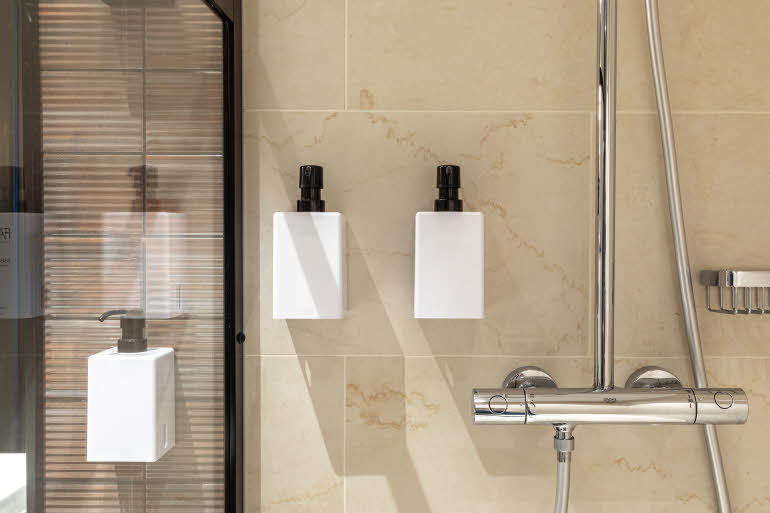 superior king bathroom at scandic hamburger bors in turku