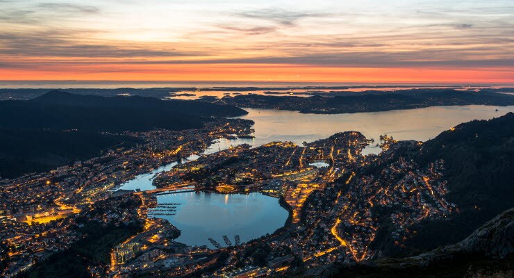 første mens etter fødsel varer lenge