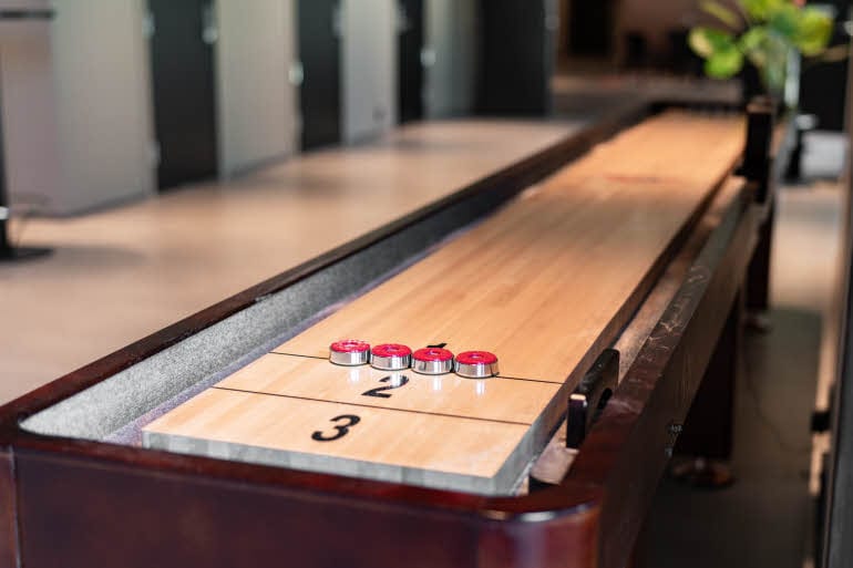Shuffleboard på Scandic Hamar