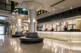 Resepsjons- og lobbyområde hotell Scandic Grand Marina