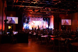 Bankett med show fra scenen