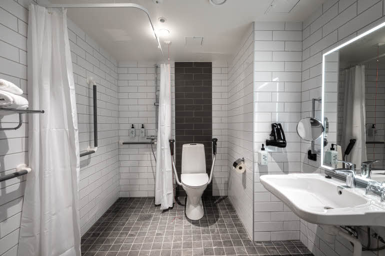 bathroom in superior room at scandic waskia in vaasa