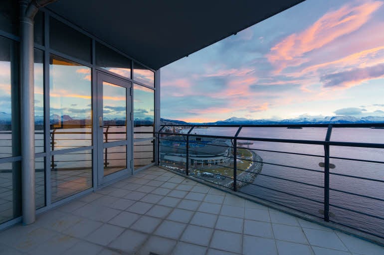 Terrasse master suite på Scandic Seilet i Molde