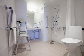 Scandic-Kuopio-Accessible-Bathroom1.jpg