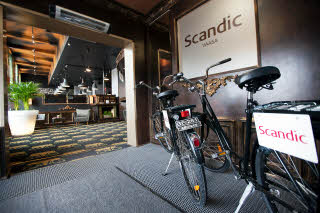 lobby med sykler scandic vaasa