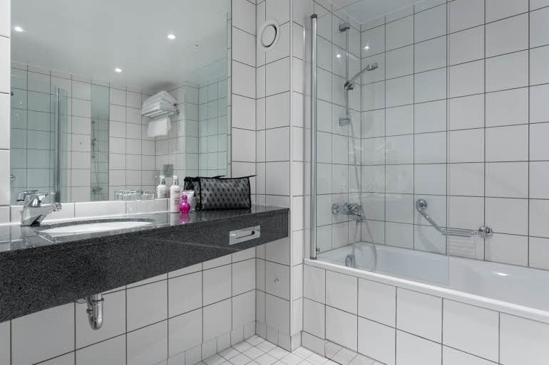 Bad med badekar i Junior Suite, Scandic Alta 